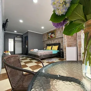 Otel West, Batum